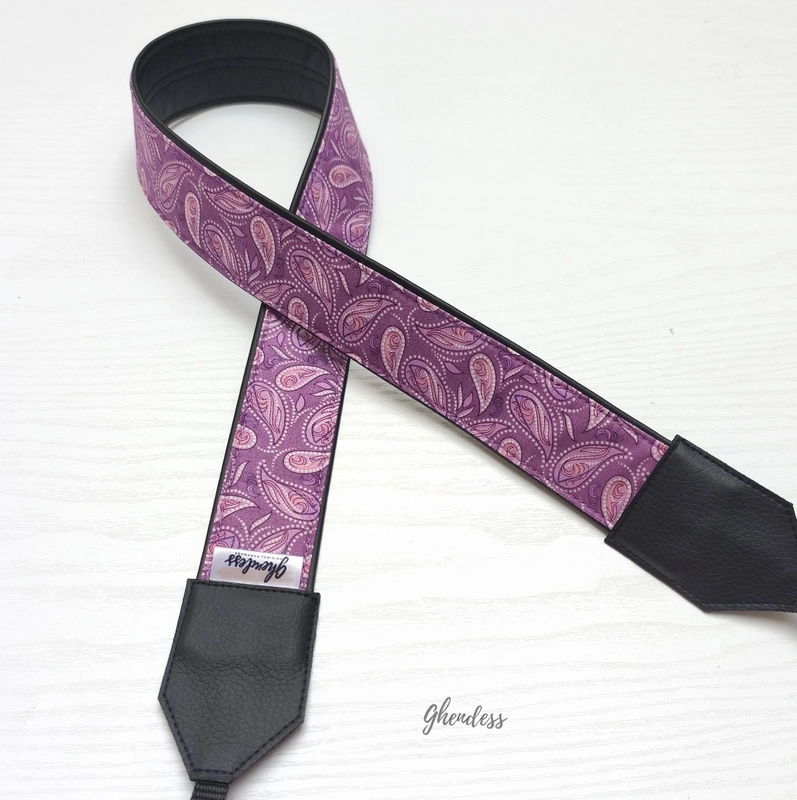 Popruh na fotoaparát - Růžové paisley