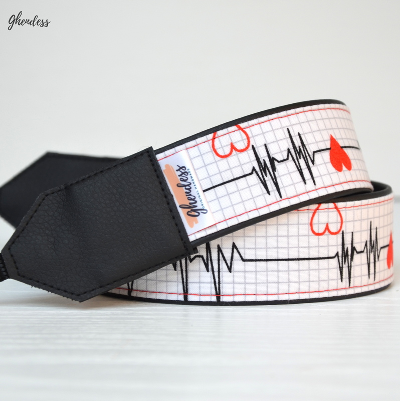Popruh na fotoaparát - EKG/bílá