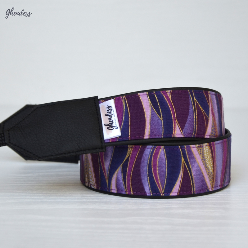 Popruh na fotoaparát - Waves/violet