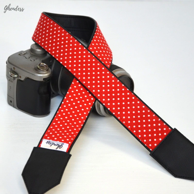 Popruh na fotoaparát - Polka dots/red