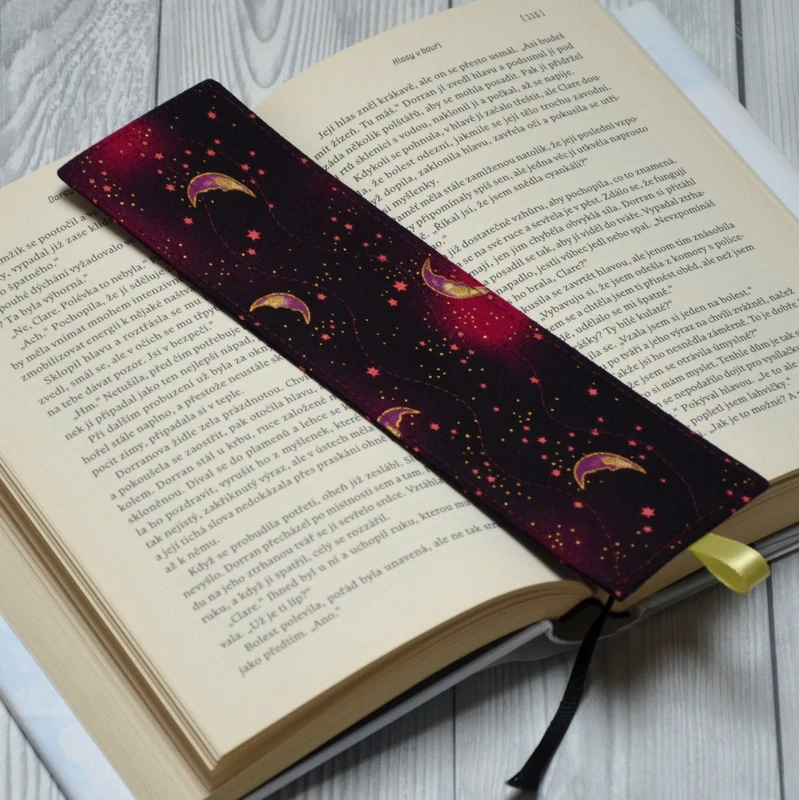 Záložka do knihy - Violet galaxy