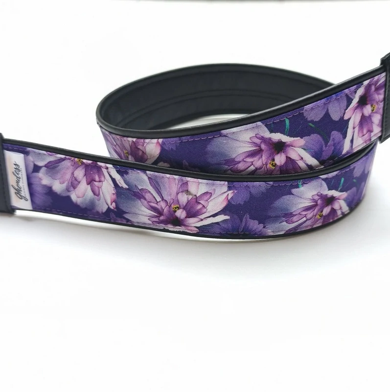 Popruh na fotoaparát - Purple flowers