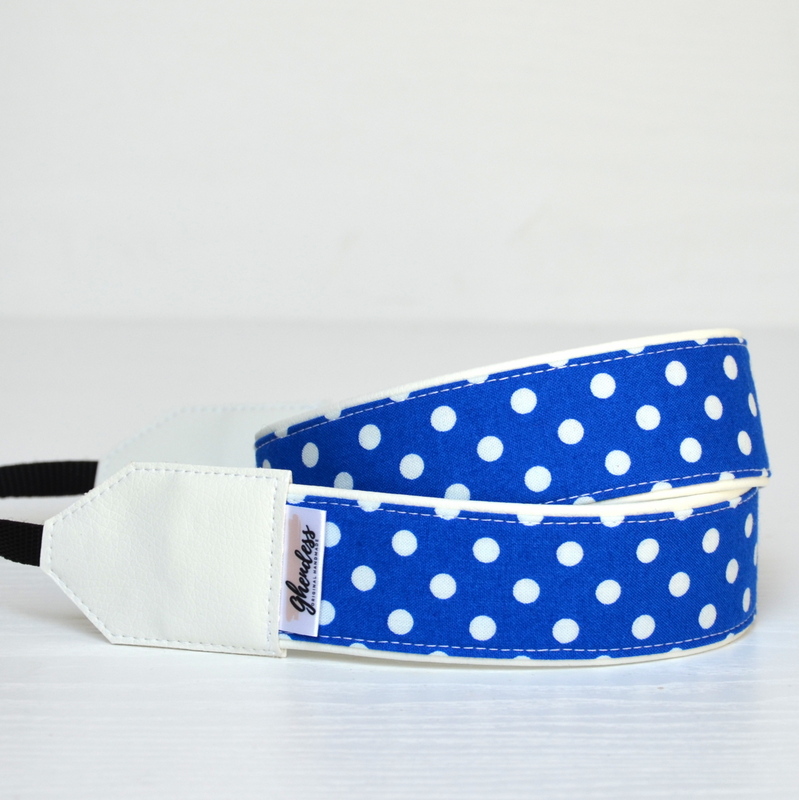 Popruh na fotoaparát - Puntík na modré
