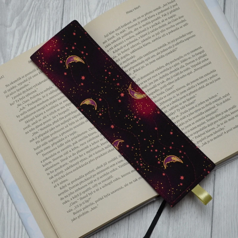 Záložka do knihy - Violet galaxy