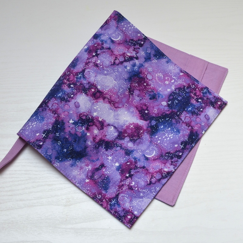 Univerzální obal na knihu - Purple galaxy