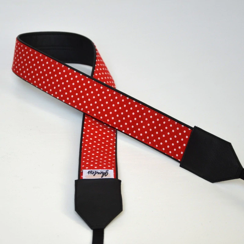 Popruh na fotoaparát - Polka dots/red