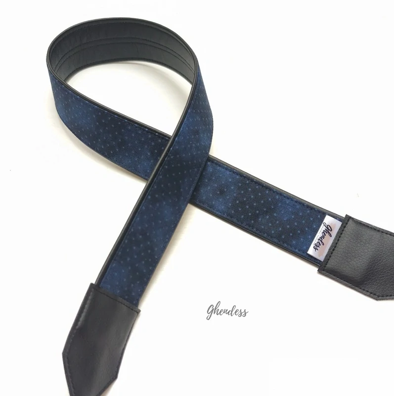 Popruh na fotoaparát - Blue dots
