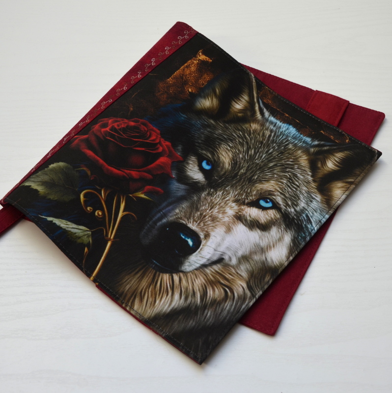 Univerzální obal na knihu - Wolf and rose No. 1