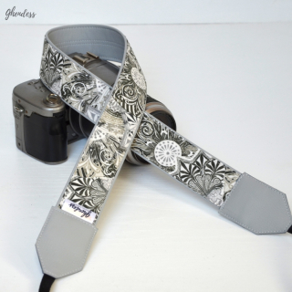 Popruh na fotoaparát - Šedé ornamenty